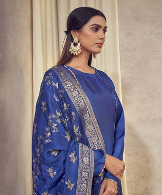 Tehzeeb Blue Paneled Kurta Set 4
