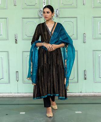 Raatraani Black Anarkali Set 1