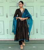 Raatraani Black Anarkali Set
