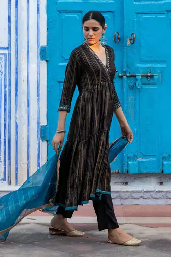 Raatraani Black Anarkali Set