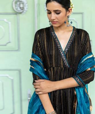 Raatraani Black Anarkali Set 4