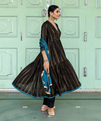 Raatraani Black Anarkali Set 6