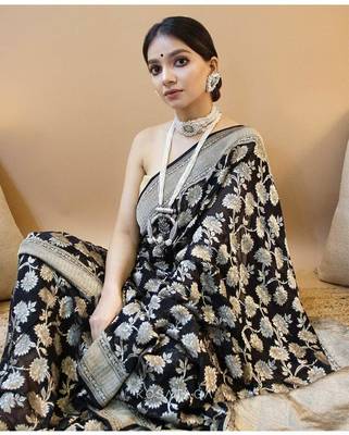 Black Kanjivaram Silk Saree With Zari Weaving 3