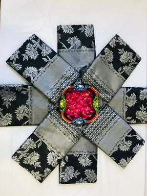 Black Kanjivaram Silk Saree With Zari Weaving 4