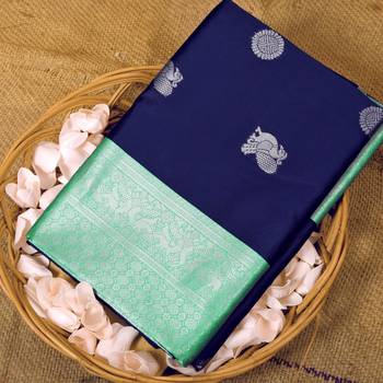 Navy Blue Kanjivaram Silk Saree With Zari Weaving 3