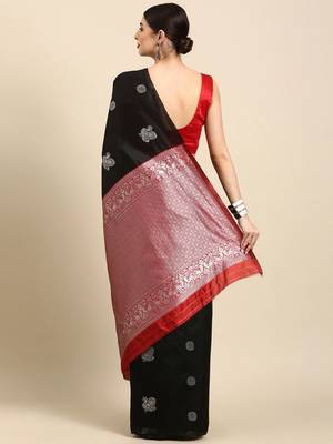Black Kanjivaram Silk Saree With Zari Weaving 2