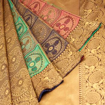 Chiku Kanjivaram Silk Saree With Zari Weaving 5