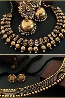 Binnis wardrobe Gold kolhapuri set and Gold tone choker jewellery set