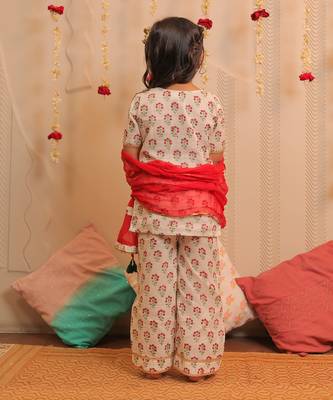 White Jasmine Kurta Pants With Dupatta 3
