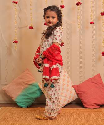 White Jasmine Kurta Pants With Dupatta 4