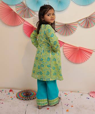 Green Garden Kurta With Pants 3