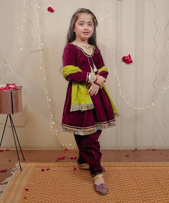 Wine Velvet Kurta Set With Dupatta 2