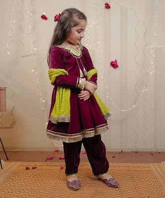 Wine Velvet Kurta Set With Dupatta 3