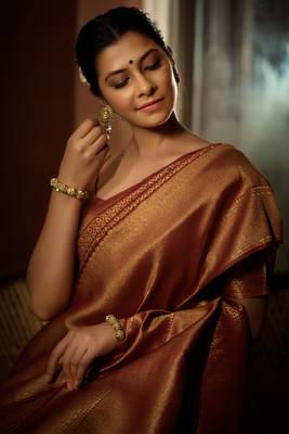 Maroon Kanchipuram Silk Zari Woven Saree with Blouse 4