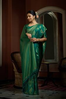 Green woven kanchipuram silk blend saree with blouse