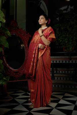 Red woven kanchipuram silk blend saree with blouse 3