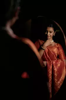 Red woven kanchipuram silk blend saree with blouse