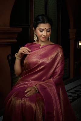 Pink woven kanchipuram silk blend saree with blouse 3