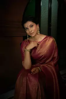Pink woven kanchipuram silk blend saree with blouse