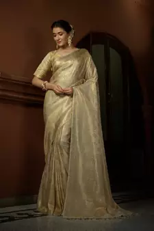 White woven kanchipuram silk blend saree with blouse