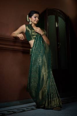 Green woven kanchipuram silk blend saree with blouse 4