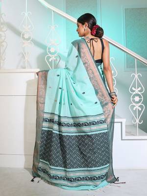 Sea Green Cotton Handspun Handwoven Saree With Woven Zari Floral Motifs And Contrast Borders 4