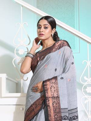 Light Grey Cotton Handspun Handwoven Saree With Woven Zari Floral Motifs And Contrast Borders 2