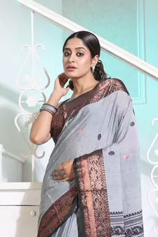 Light Grey Cotton Handspun Handwoven Saree With Woven Zari Floral Motifs And Contrast Borders