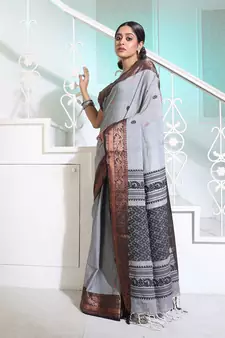 Light Grey Cotton Handspun Handwoven Saree With Woven Zari Floral Motifs And Contrast Borders