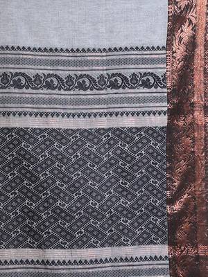 Light Grey Cotton Handspun Handwoven Saree With Woven Zari Floral Motifs And Contrast Borders 5