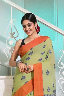 Sap Green Cotton Handspun Soft Saree With Paisley Pallu