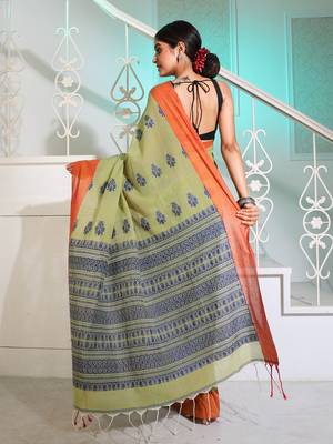Sap Green Cotton Handspun Soft Saree With Paisley Pallu 4