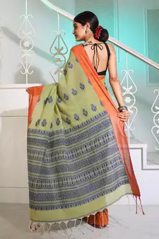 Sap Green Cotton Handspun Soft Saree With Paisley Pallu