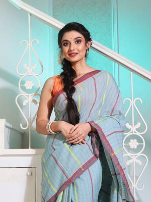 Powder Blue Cotton Handspun Handwoven Saree With Stripes And Nakshi Pattern 2