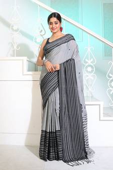 Grey Cotton Handwoven Saree With Texture Borders And Pallu