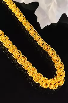 Gold na necklaces