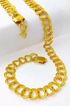 Gold na necklaces