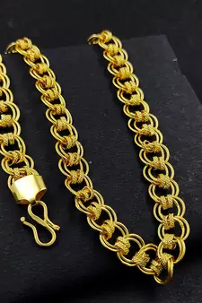 Gold na necklaces
