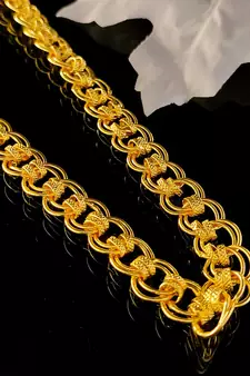 Gold na necklaces