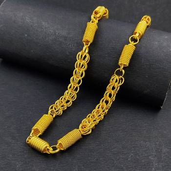 Gold na necklaces 1