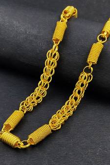 Gold na necklaces