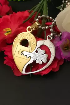 Multicolor pendants