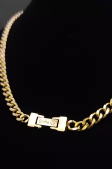 Gold na necklaces