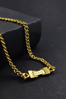 Gold na necklaces