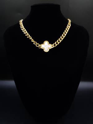 Gold na necklaces 1