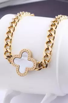 Gold na necklaces