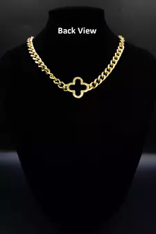 Gold na necklaces