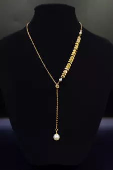 Gold na necklaces