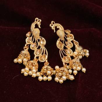 Gold earrings 3