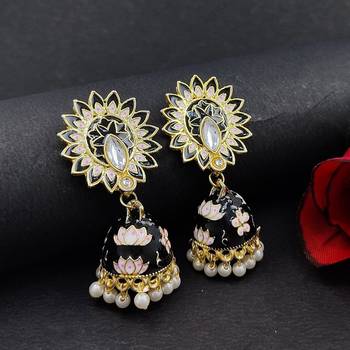 Black earrings 1